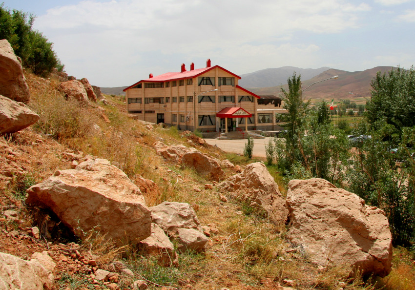 نمای بیرونی هتل کوهرنگ